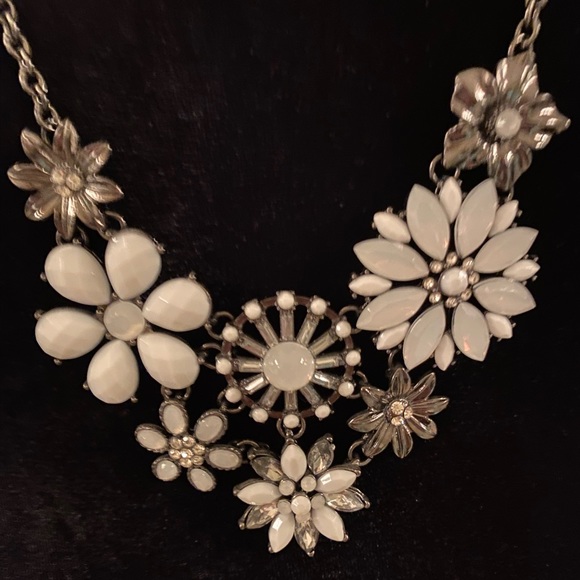 Gorgeous necklace - Picture 2 of 3